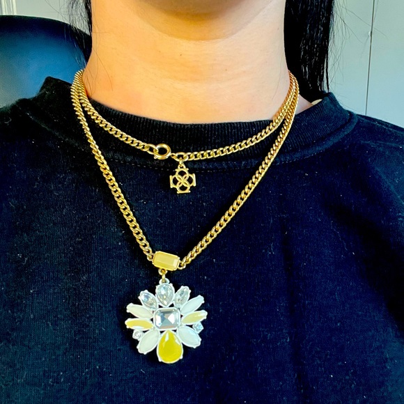 Ann Taylor Gold Tone Necklace With Flower Pendant - Picture 1 of 7